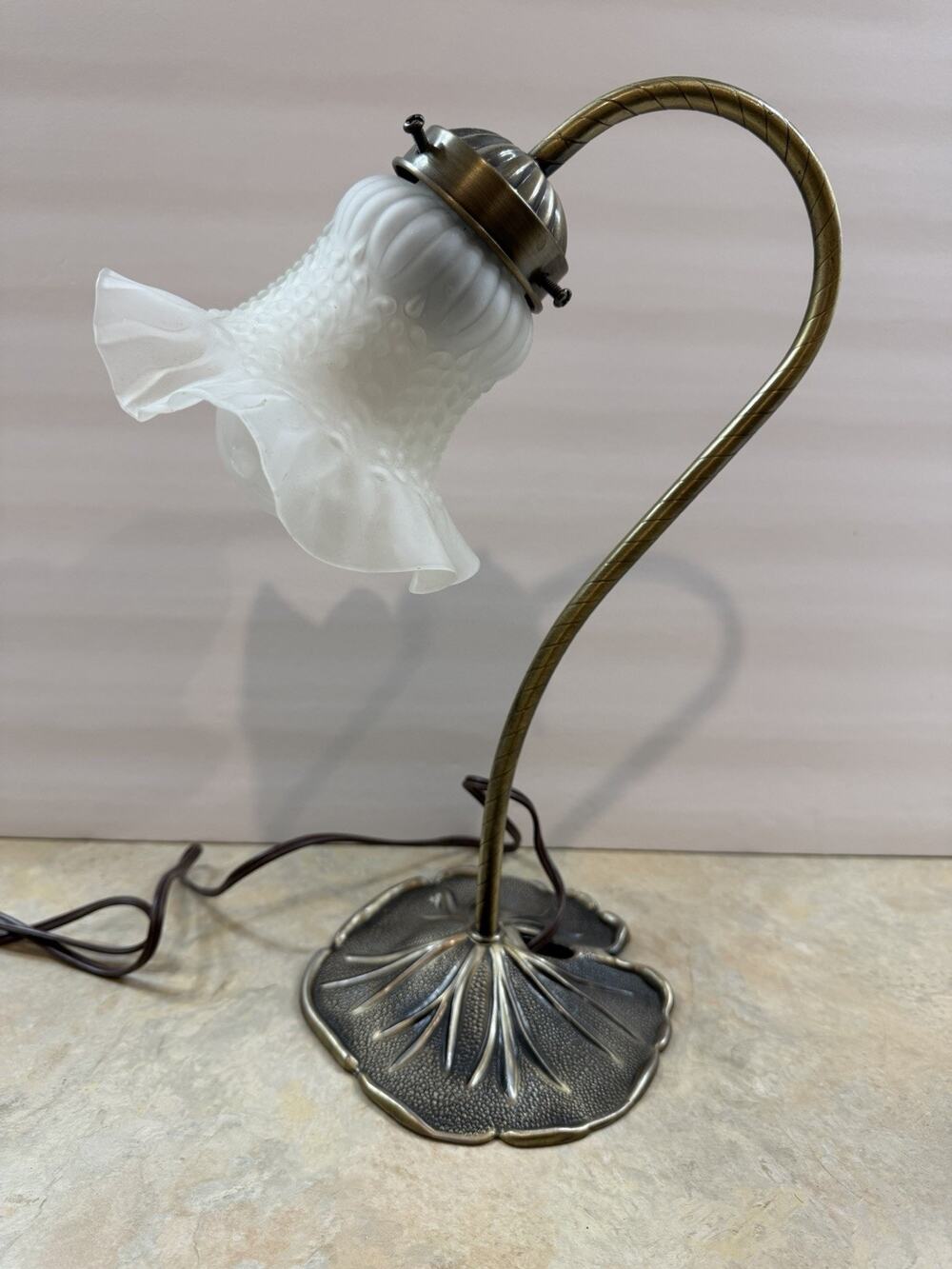 Vintage L&L WMC Lily Pad Gooseneck Lamp Frosted Ruffled Tulip Glass Shade